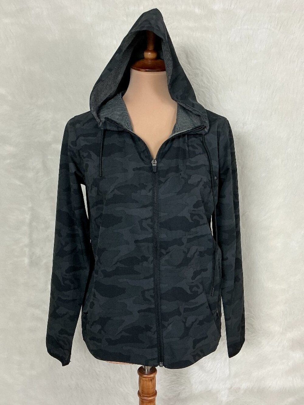 Vuori Black Camouflage Long Sleeve Zip Outdoor Trainer Shell Jacket VW501 S